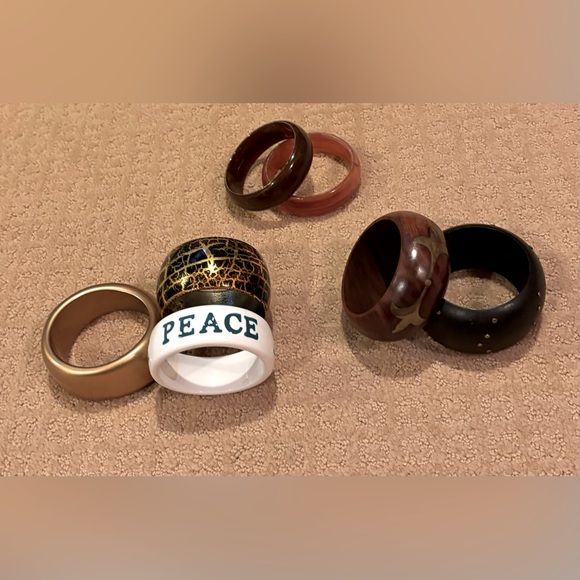 Assorted bangle bracelets - Picture 3 of 3